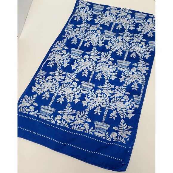 VTG Scarf Robinson Golluber Cornflower Blue/White Topiary Flower Poly Rectangle - Picture 3 of 5